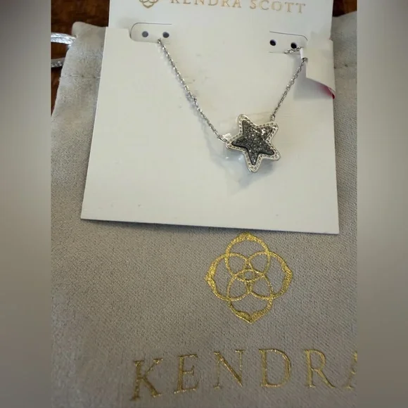 Kendra Scott Jae Star Short Pendant Necklace